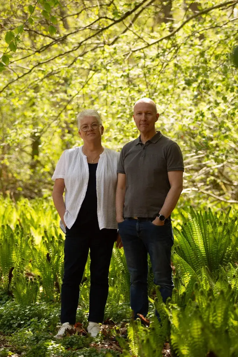 Nina Korsgaard og Claus Jensen i skoven