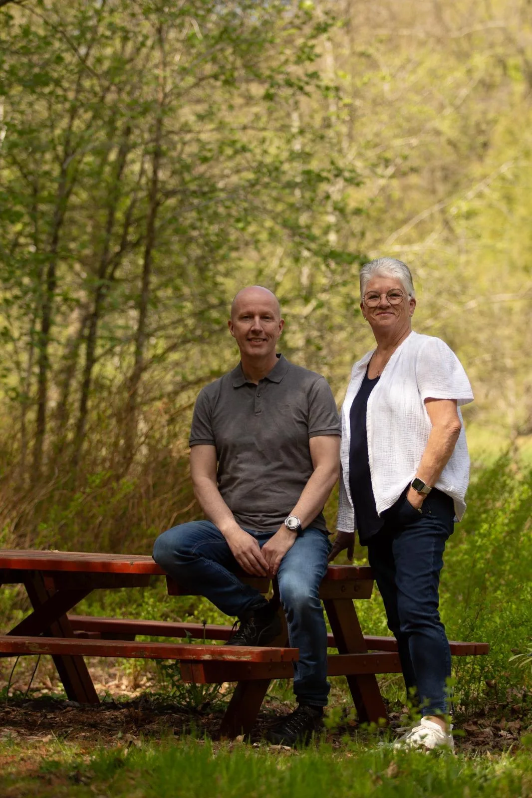 Nina Korsgaard og Claus Jensen udendørs